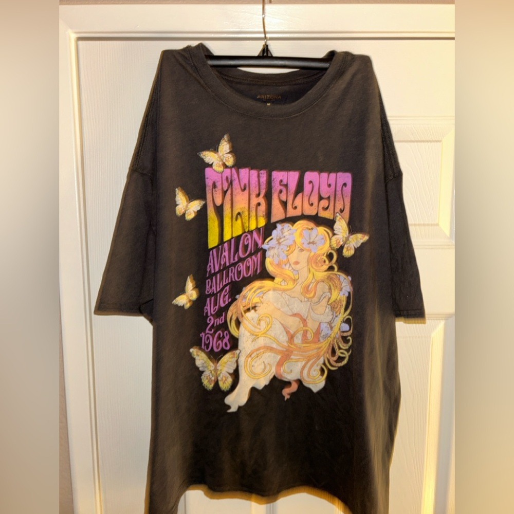 Woman over sized tees